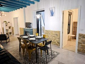 a dining room with a table and chairs at El Tesoro de Cadiz in Cádiz +18 photos
