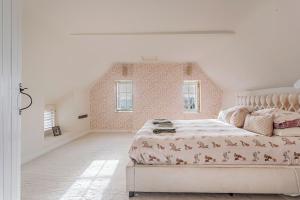 a bedroom with a large bed in a room at Washmere House in Colerne