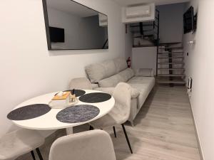 a living room with a table and a couch at Apartamento Las Cruces in Plasencia