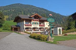 Nespecifikovaný výhled na hory nebo výhled na hory při pohledu z hotelu