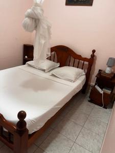 a bed with a bunny head on top of it at Entre Montagne et Mer in Vieux-Habitants