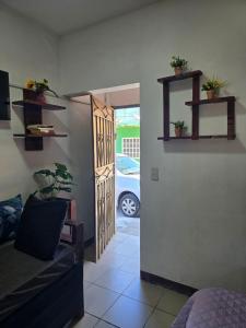 a living room with a door open to a car at Habitación 2 climatizada cerca de IMSS UMAE in Veracruz