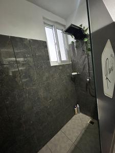 a bathroom with a shower with a glass door at Apartamento Stay and Chill in Panajachel