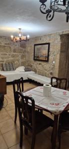 a dining room with a table and a bed at Casa da Massada in Belmonte