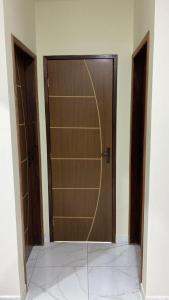 a wooden door in the middle of a room at Casa Aconchego in Japaratinga