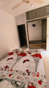 a bedroom with a bed with red flowers on it at frente al mar Hotel La Morena in Taganga