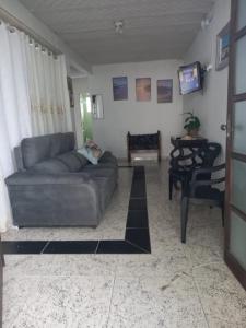 a living room with a couch and a table at Lar da Dona Judite in Pontal do Paraná