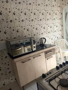 a kitchen with black and white wallpaper and a stove at Lar da Dona Judite in Pontal do Paraná