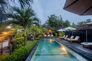an image of a swimming pool in a villa at Samanta Huts in Nusa Lembongan