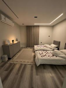 a bedroom with two beds and a desk in it at شقة الخليل in Quai