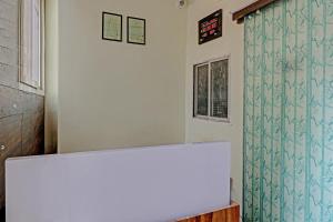 a room with a white wall and a window at SPOT ON HOTEL MOONLIGHT in Bhilai