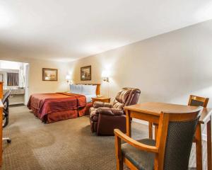 a hotel room with a bed and a table at Quality Inn Maysville in Maysville +46 photos