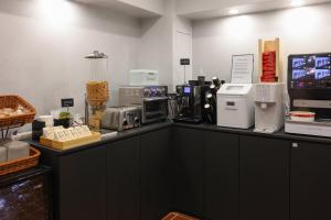 a counter in a coffee shop with appliances on it at Incheon No25 Hotel Seogu in Incheon