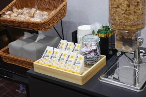 a table with a tray of food and a basket at Incheon No25 Hotel Seogu in Incheon
