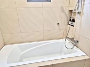 a white bath tub in a bathroom at Cozystay-Beomeo in Hyomoktong-Ilgu +13 photos