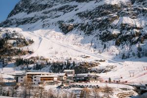 a ski resort with a snow covered mountain in the background at Sporthotel Kurzras in Maso Corto