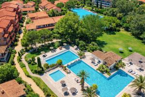 an aerial view of a swimming pool in a resort at Studio cabine climatise Malibu Village in Canet-en-Roussillon