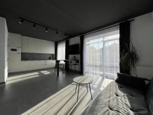 a living room with a couch and a table at Kalinova Sloboda Apart РЕЗЕРВНЕ ЖИВЛЕННЯ in Krykhivtsi