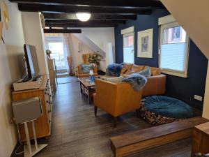 a living room with a couch and a table at Rebenhaus St Martin in Sankt Martin