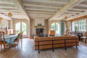 a living room with a large couch and a table at La Ruche - Maison 7p avec Jardin in Saint-Lucien