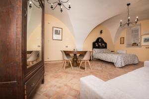 a living room with a table and a bed at Residence Fusconi in Norcia