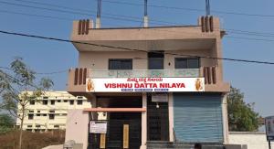 a building with a sign that reads vijayan dilli miya at VISHNU DATTA HOMESTAy in Bandanwāda