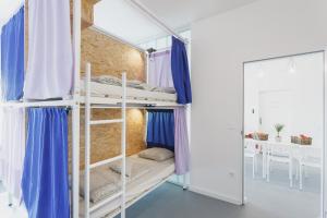Posteľ alebo postele v izbe v ubytovaní Avenue Hostel