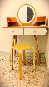 a dressing table with a chair and a mirror on it at A K Homestay in Sungai Petani