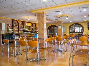 a restaurant with tables and chairs in a room at Hotel Mar del Norte 3000 in O Grove