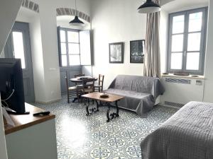a living room with a couch and a table at Mercato Vecchio Guesthouse in Hydra