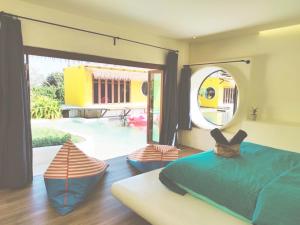 a bedroom with a large bed and a large window at Sibsansmuth Resort in Ko Larn +85 photos