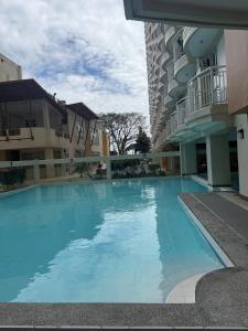 a large blue swimming pool in front of a building at Little Treasure Tagaytay-Flora in Tagaytay