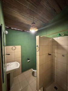 a bathroom with a sink and a toilet at Pousada O Povorello - a 1 minuto a pé da Praia Grande da Baía do Sol in Mosqueiro