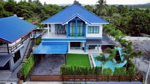 an aerial view of a house with a swimming pool at BanIngKhao Pool Villa Sriracha in Ban Hup Bon