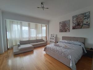 a bedroom with a bed and a couch at Suite Del Redentore 44 in Caserta