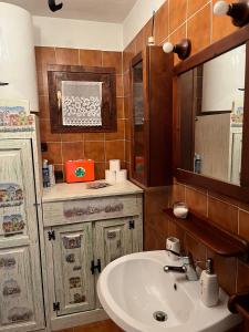 a bathroom with a sink and a mirror at Casa Vacanze Ginger in Grange Sises +21 photos