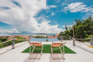a ping pong table on a roof with two chairs at Sibsansmuth Resort in Ko Larn