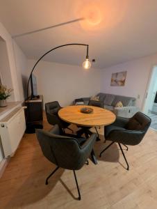 a living room with a table and a couch at Ferienwohnung Waldenburg Sachsen II in Waldenburg