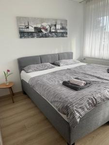 a bed in a bedroom with a picture on the wall at RadlStadl - Brauhaus und Hotel in Kaarst