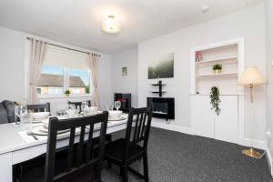 a dining room and living room with a table and chairs at Ideal Work Stays 3BR 6 Guests Free Parking in Falkirk