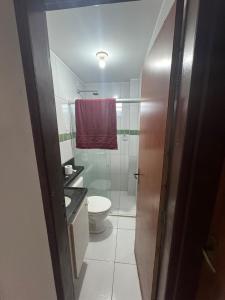 a bathroom with a toilet and a sink and a shower at Apto Tranquilo próx ao Litoral Sul Wi-Fi in João Pessoa