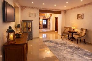 a large living room with a table and chairs at Boutique Hotel ,,Villa Franca'' in Sighişoara