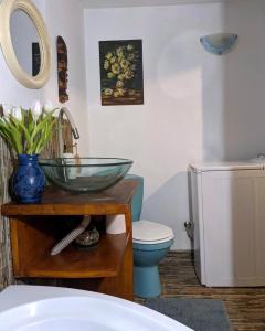 a bathroom with a bowl sink and a toilet at Thee&Thou Cottage in Breaza +6 photos