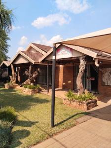 a building with a pole in front of it at Claypot Guesthouse in Northam