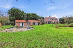 a large yard with a house in the background at Luxury 5 Bedroom with Pool & Games Room in Potter Street