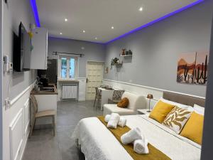 a bedroom with a bed and a living room and a kitchen at La Casa dell' Arco in Triggiano