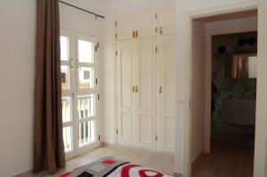 a room with white doors and a rug on the floor at Paquita in La Laja