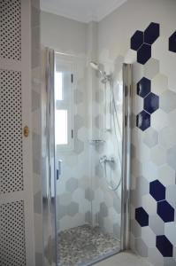 a bathroom with a shower with blue and white tiles at Paquita in La Laja