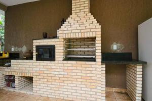 a kitchen with a brick oven in a room at Casa com Piscina e Churrasqueira em Taguatinga in Taguatinga