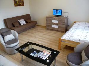 Televízia a/alebo spoločenská miestnosť v ubytovaní Energy House